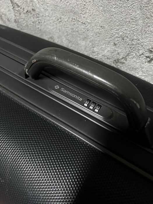 Mala de Viagem Rígida Samsonite com Segredo (62x49 cm) – Preta