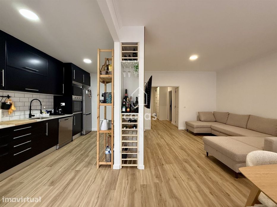 T3 Renovado com Varanda e Garagem Box | Forno – Rio Tinto (Próximo da