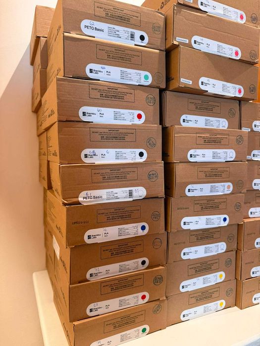 Filamentos BAMBU LAB: Temos várias cores a pronta entrega, A partir de 13,00€ (refil) e com spool 15:00€