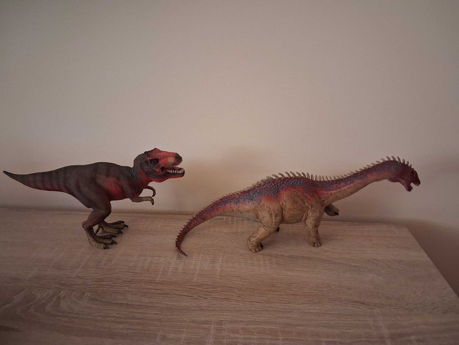 Dinozaury figurki
