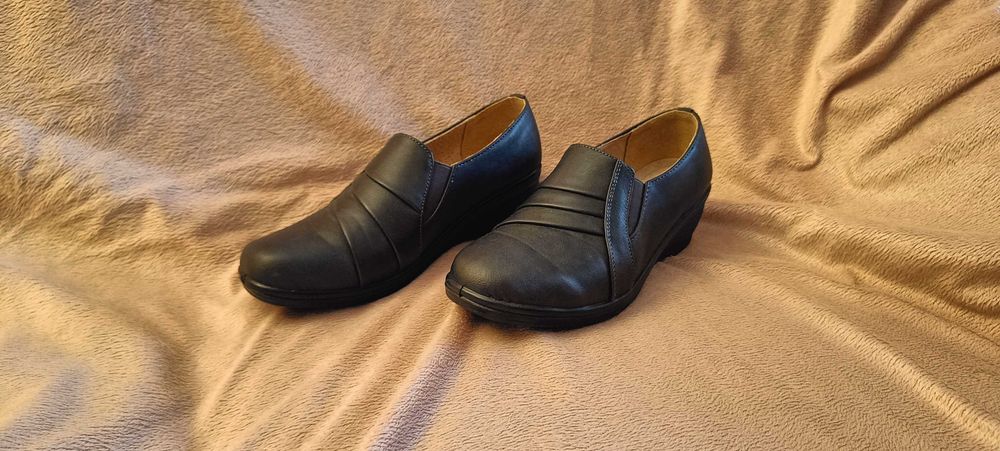 Damskie buty platformowe, skórzane. Rozmiar 37. Bardzo lekkie.