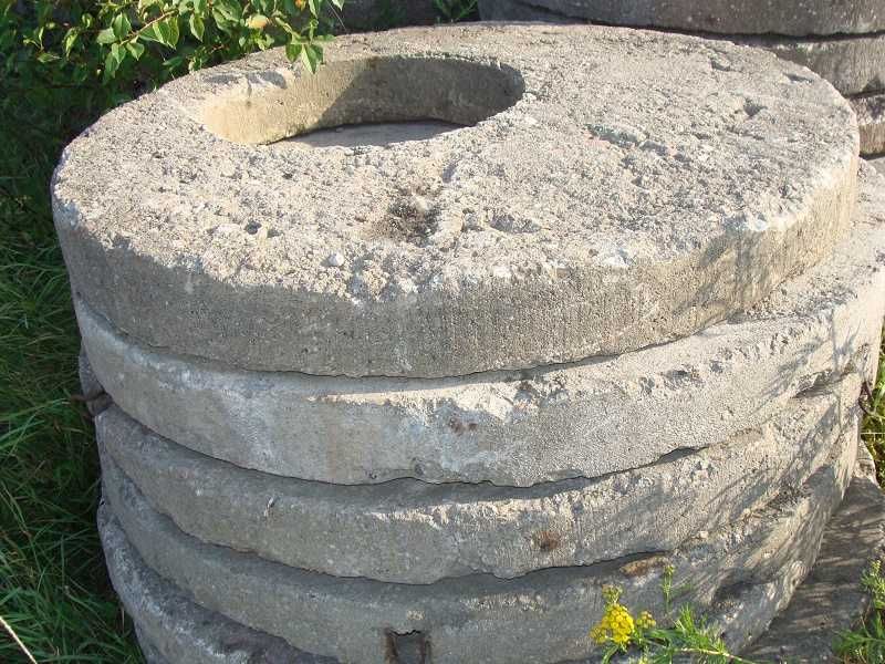 Pokrywy betonowe ,kręgi.