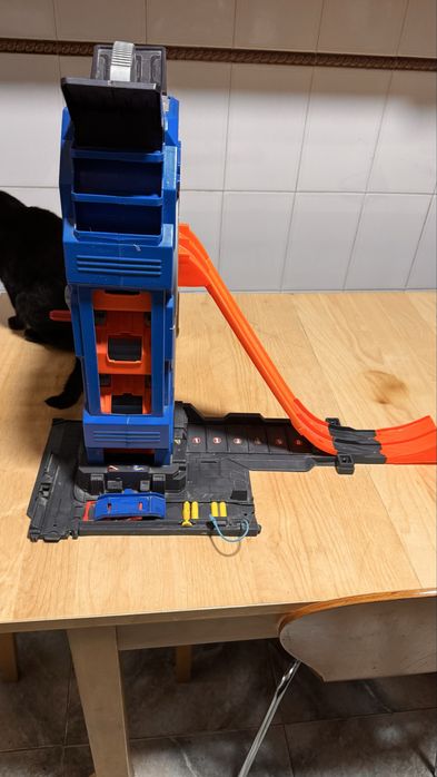 Garagem hot wheels usada