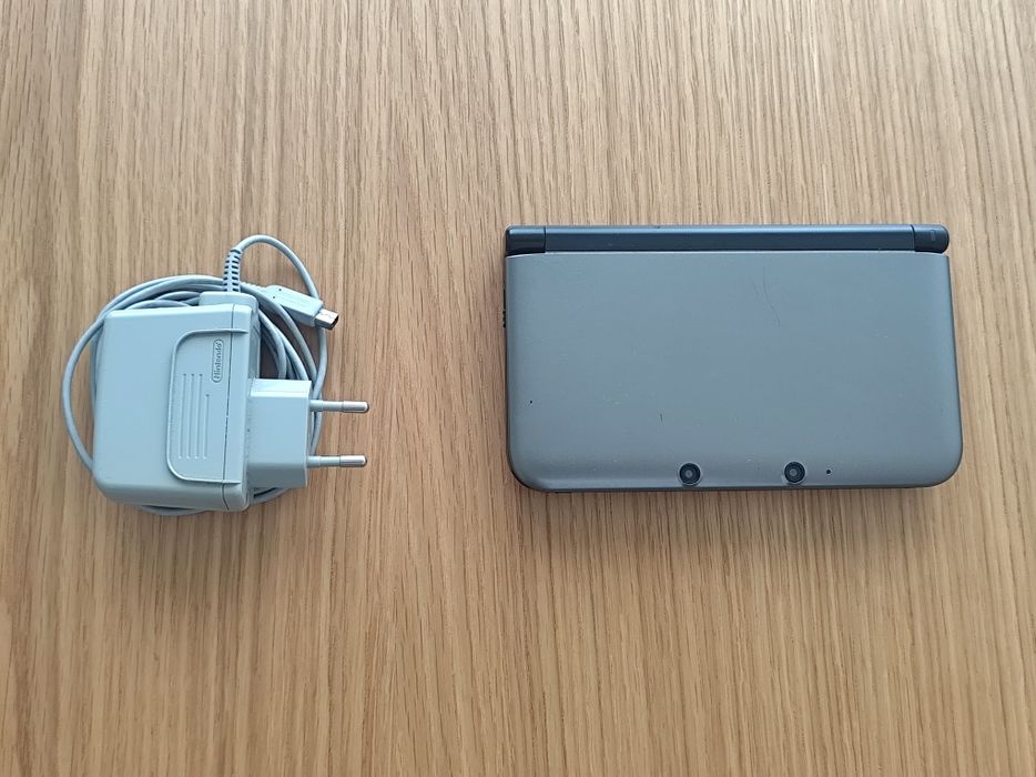 Nintendo 3DS XL cinzenta c/carregador e cartão SD