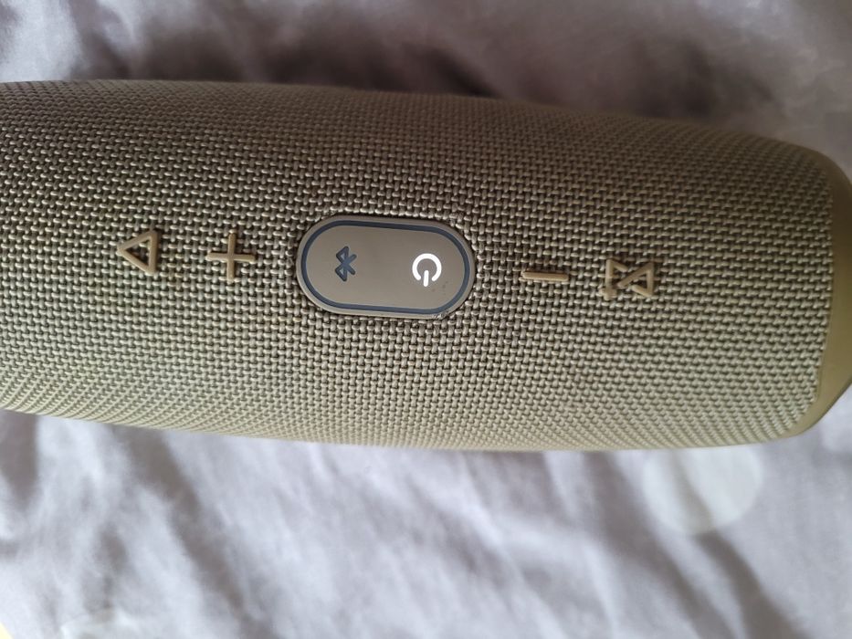 Sprzedam głośnik jbl charage 4