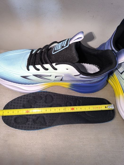 Кросівки кроссовки красовки