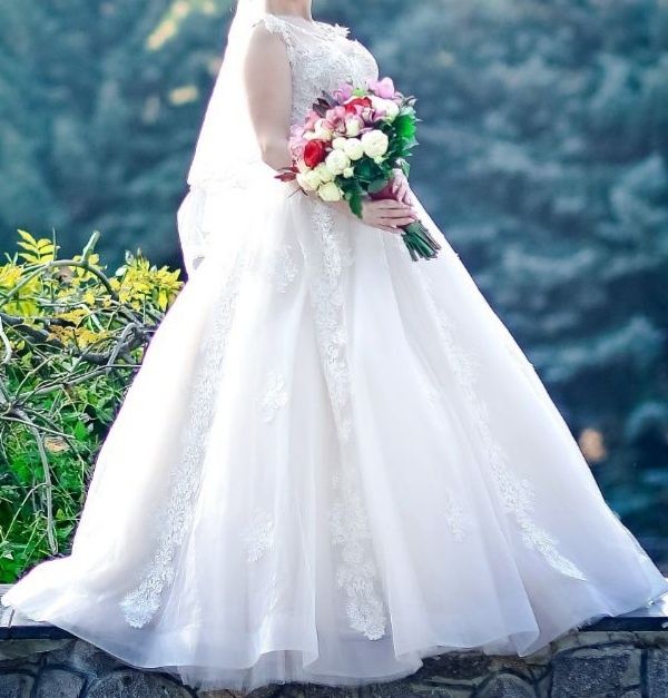 Продам весільну сукню