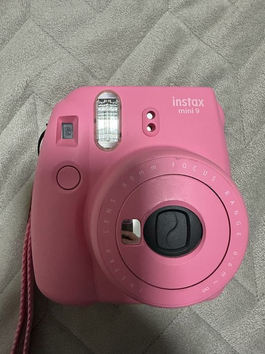 Instax mini 9 ……………..……