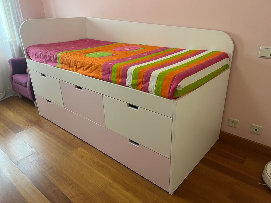 Cama e cómoda lacada