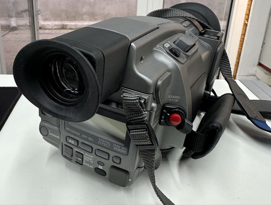 Видеокамера Sony DCR-VX700E
