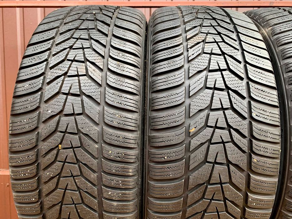 225/45 R18 95V Hankook Winter I*Cept Evo3 / Зимові шини / 2021