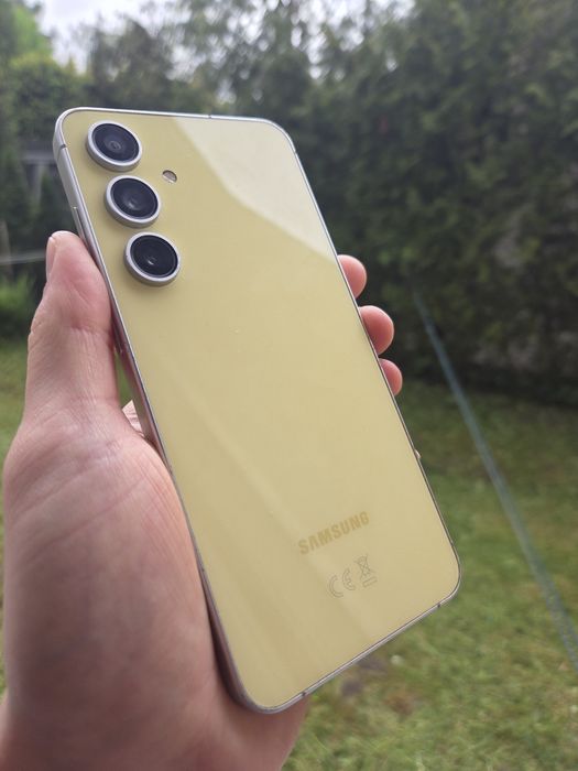 Samsung s24fe 8/128gb