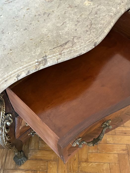 Mesa de madeira e pedra em otimo estado