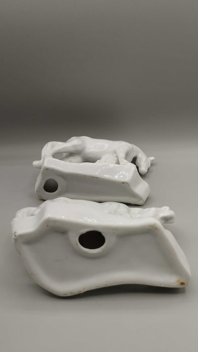 2 cavalos brancos em porcelana