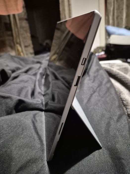 Планшет Microsoft Surface PRO 5 1796 4/128 m7-7Y30 12.3"