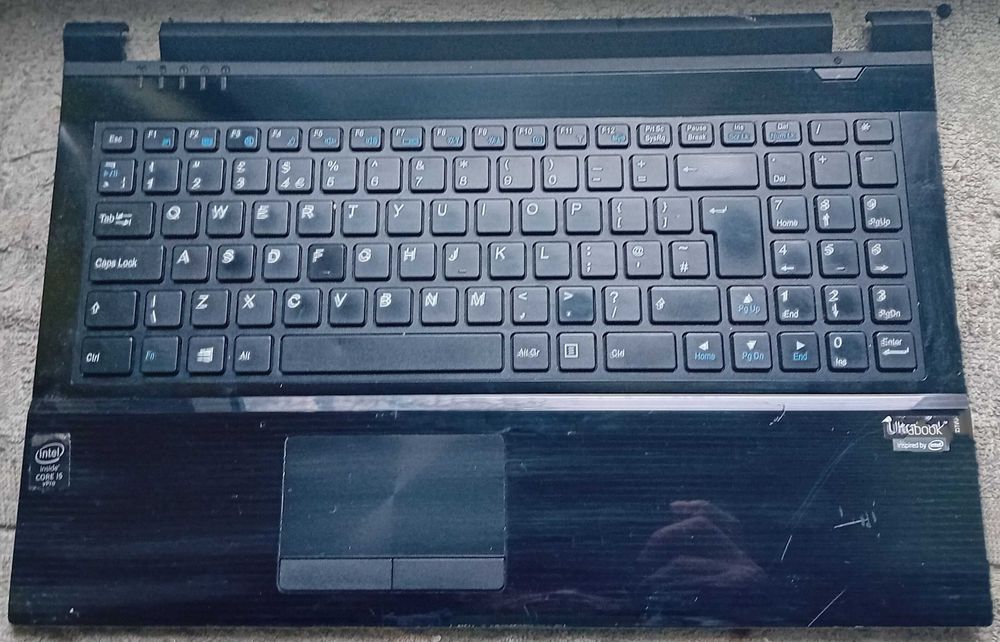 Novatech/ CLEVO 17.3  E173569  W13505T