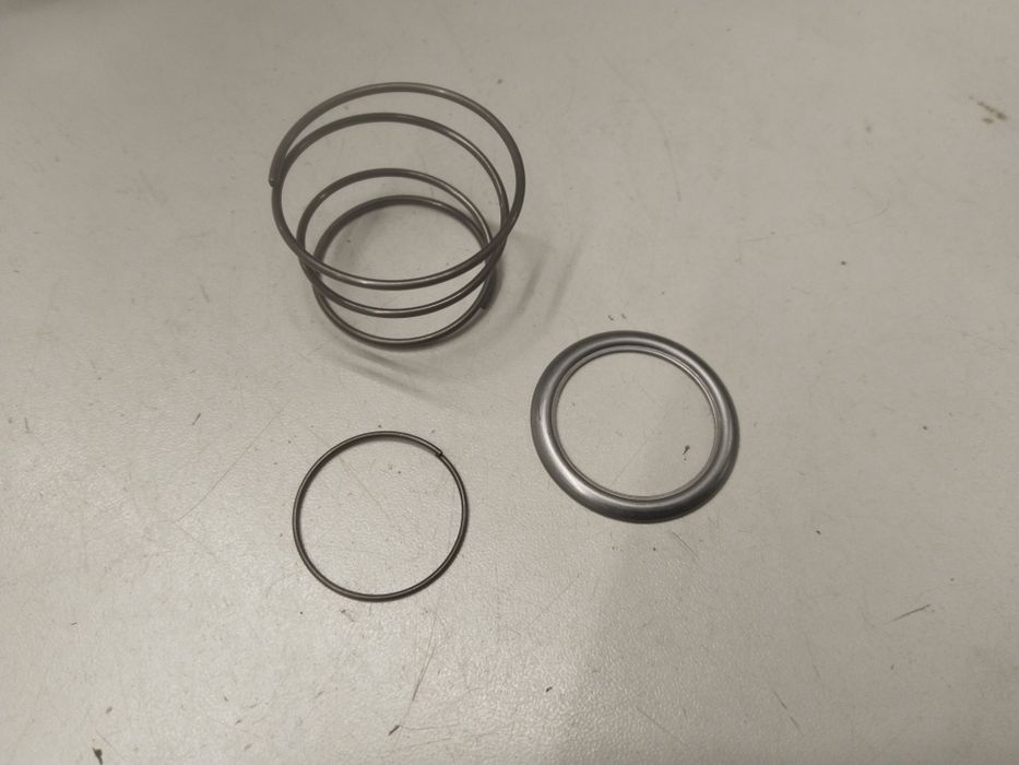 WSK WFM nowy kpl sprężyna miseczka zabezpieczenie kosza sprzęgła kpl