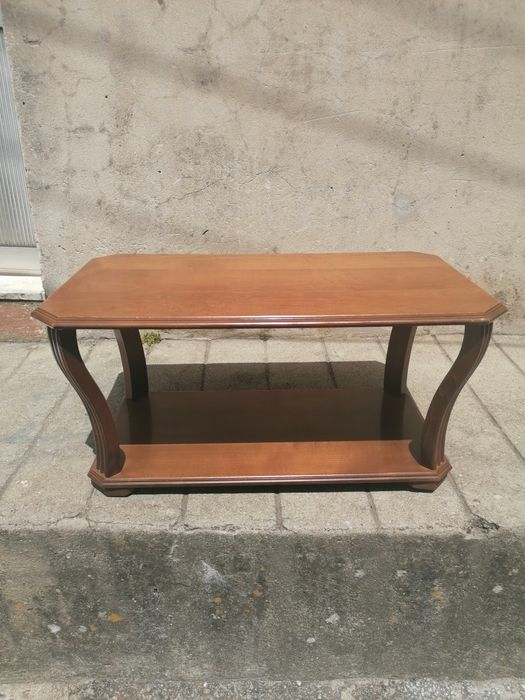 Mesinha de sala em madeira
