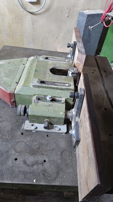 Frezarka Gomad FD1 z posuwem