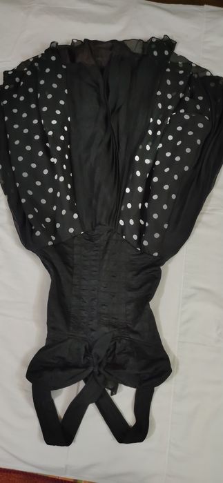 Vestido de alças comprido.