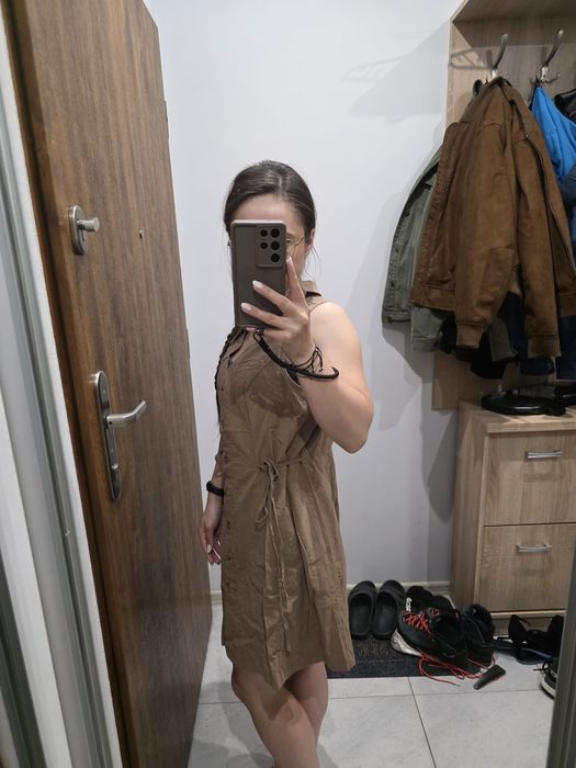 Lniana sukienka wiązana na lato