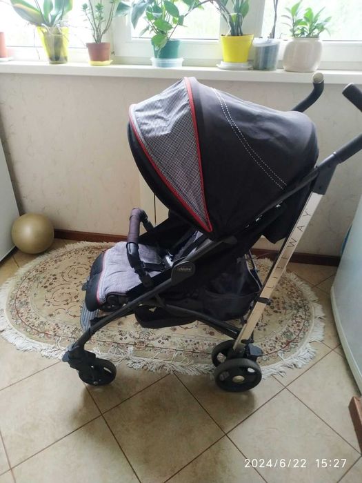 Дитячий візочок  Сhicco Lite WaY в хорошому стані .