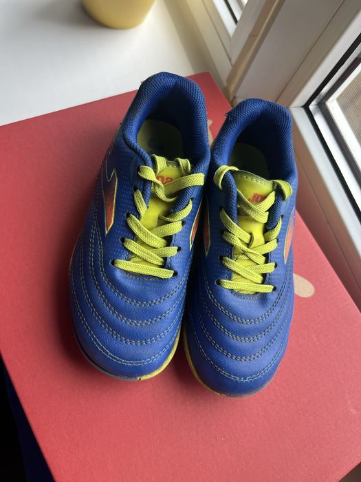 Футзалки, спортивне взуття