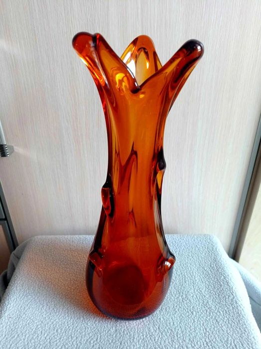 Wazon SĘKACZ szkło PRL bursztynowy miodowy 31 cm