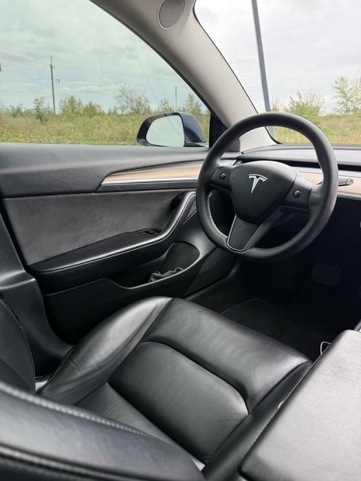 Tesla model 3 2023 залізо фосфат