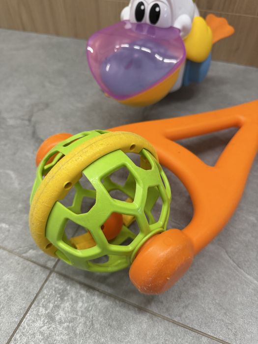 Продам іграшку каталку «Пелікан» + подарунок