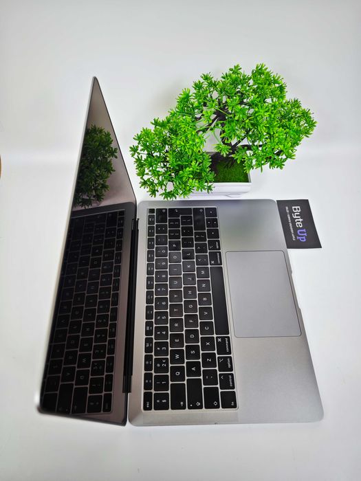 Apple MacBook Air 13" A1932 (2019) i5 / 8GB / 256GB SSD / Space Gray