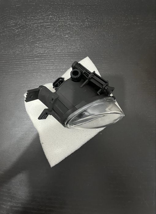 Farol de nevoeiro lado esquerdo para Audi A3/A4