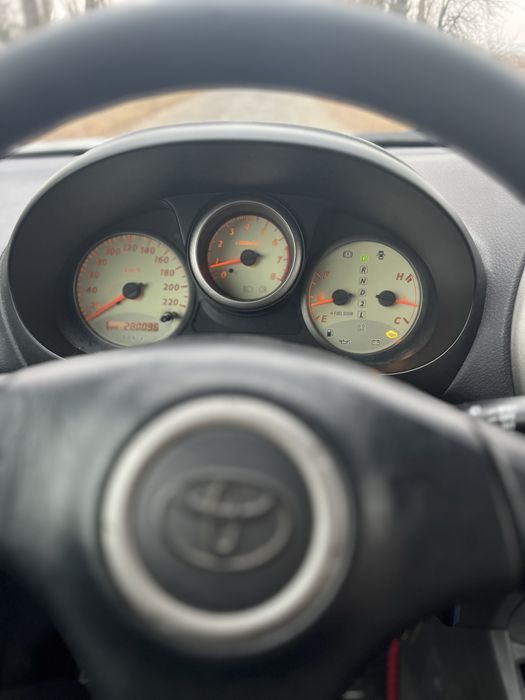 Tuyota rav 4. 2002 року