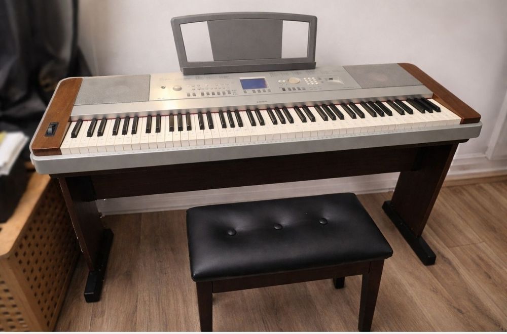 Pianino cyfrowe, Yamaha DGX 640
