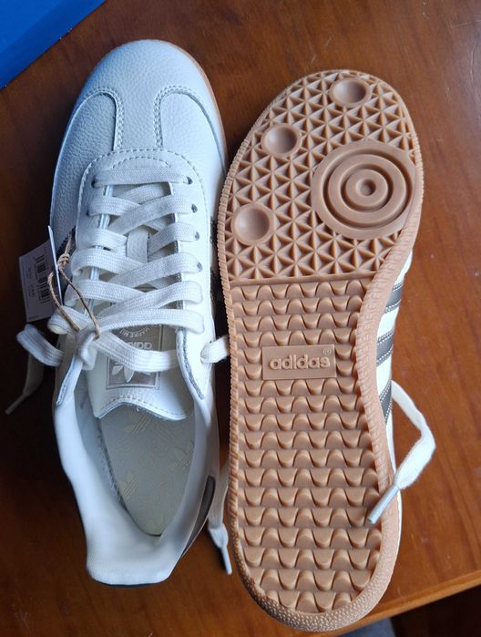 Sapatilhas casual unissexo Adidas Samba OG em branco, tamanho 40.