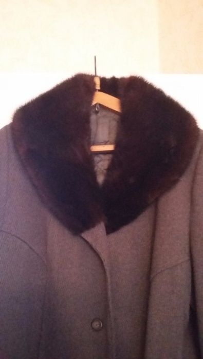 Продам пальто драпове з норковим коміром в ідетальному стані