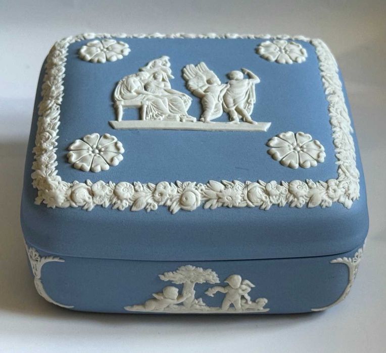 Яшмова скринька для прикрас Wedgwood Blue. Шкатулка. блакитний Веджвуд. Англія. Барельєф "Дедал та Ікар"