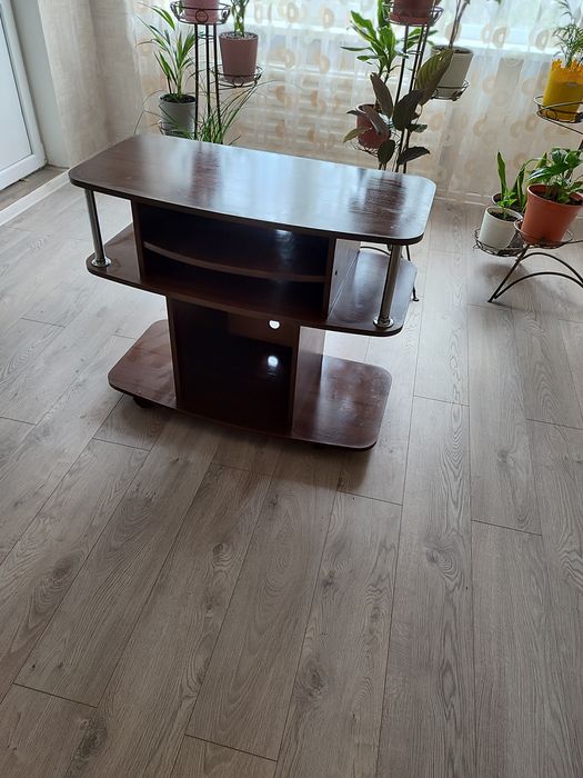 Тумба под телевізор в гарному стані