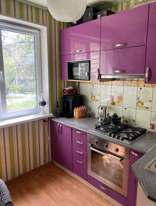 Продам 1 кімн. кв-ру на Нових Будинках з капітальним ремонтом - More