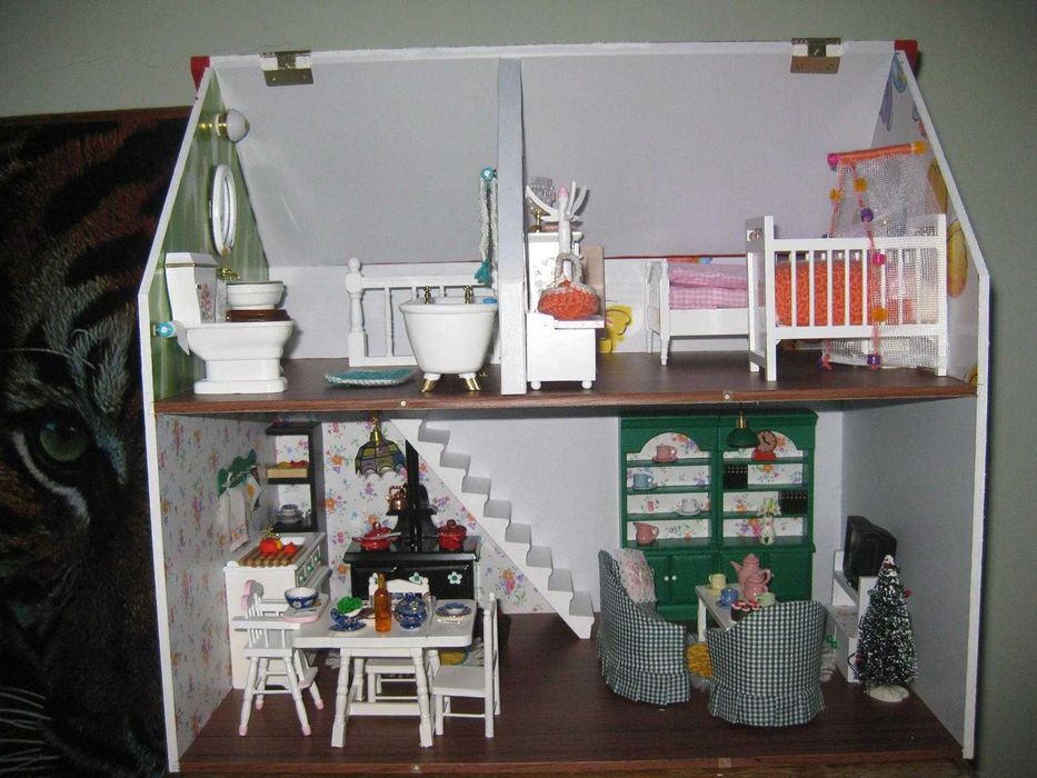 ELECTRIFIED DOLLHOUSE - LIVING ROOM AND ATTIC433489604845905921