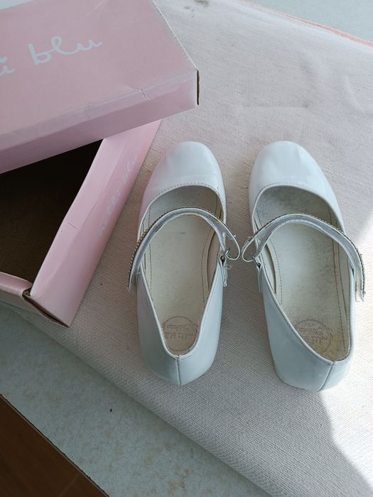 Туфельки лакові білі 35 розмір