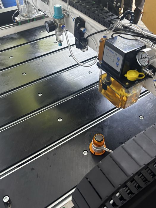 Ploter frezujący CNC – serwo, LinuxCNC, wrzeciono 2,2kW, CE, gwarancja