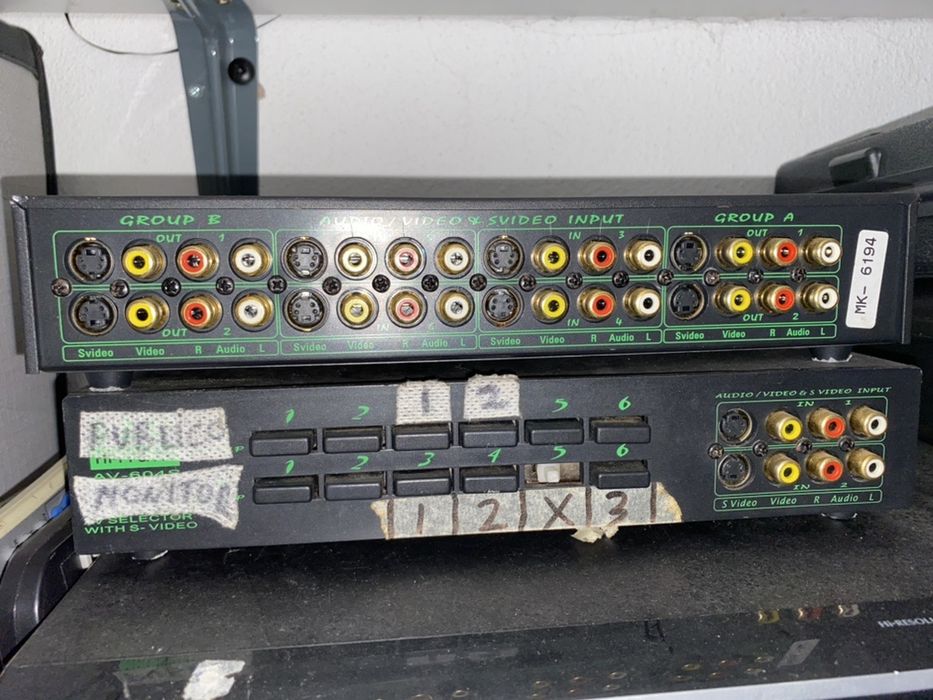 Amplificador e selectores de vídeo/áudio