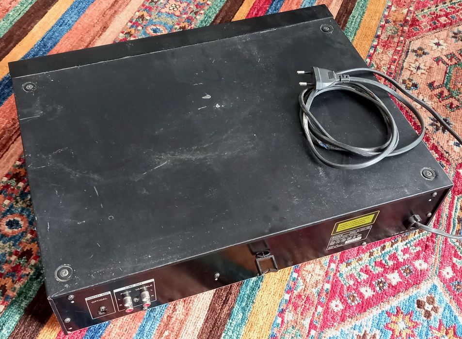Sony CDP-997 + Sony CDP-X222ES (leitores de CD) - avariados, venda em conjunto ou separado