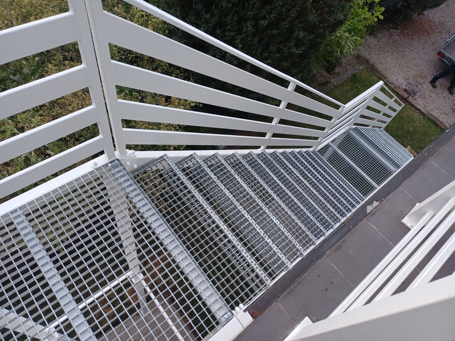 Schody zewnętrzne stalowe