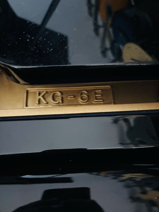 Piano K. Kawai preto