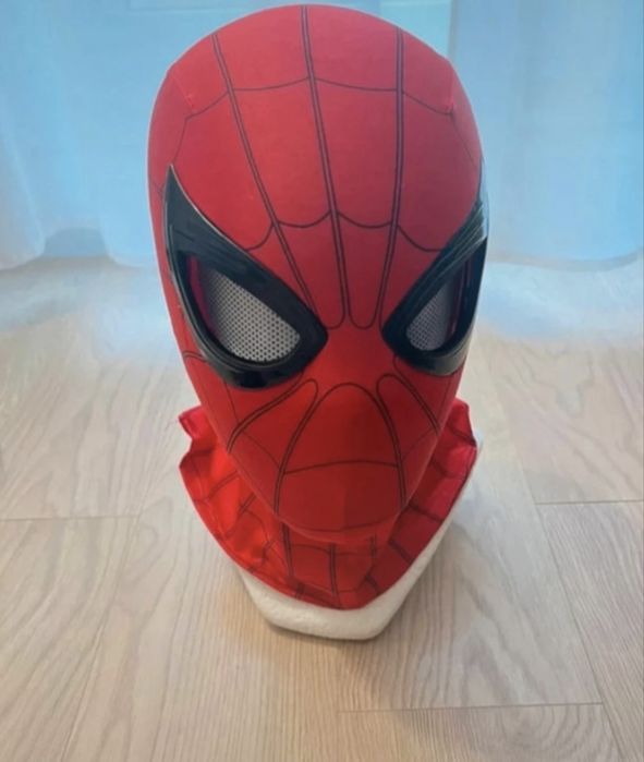 Nowa maska Spiderman, ruchome oczy