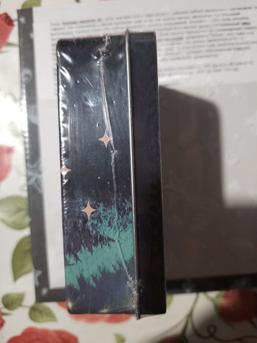 Карты таро новые в плёнке,в железной коробке.