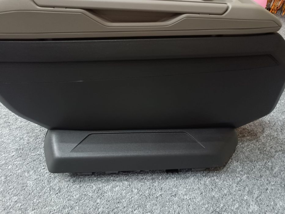 Stoliki VW T7 Multivan