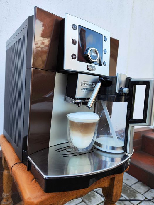 Кавомашина кофемашина Delonghi Perfecta ESAM 5500 новий молочник